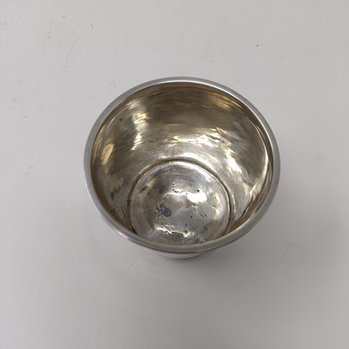 197 - An early 18th century provincial silver beaker, 7 cm high