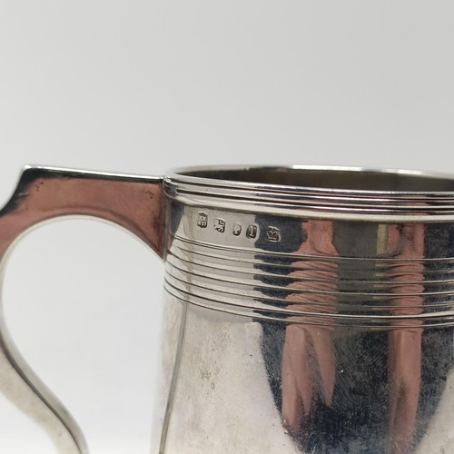 71 - A Victorian silver mug, with reeded decoration, Sheffield 1852, 5.5 ozt, 9 cm high