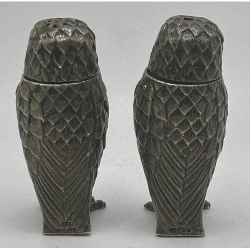 23 - A pair of novelty silver salt and pepper condiments, in the form of owls, Birmingham 1999, 3.6 ozt, ... 