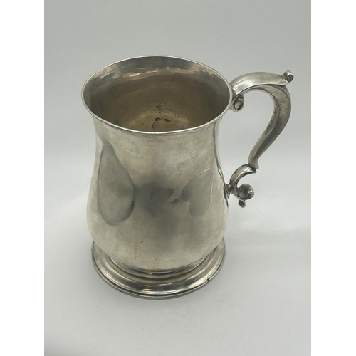 97 - A George III silver mug, London 1771, 10 ozt, 11.5 cm high