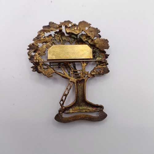 125 - An Elizabeth II Silver Jubilee silver gilt tree house badge, unmarked, 7.5 cm high