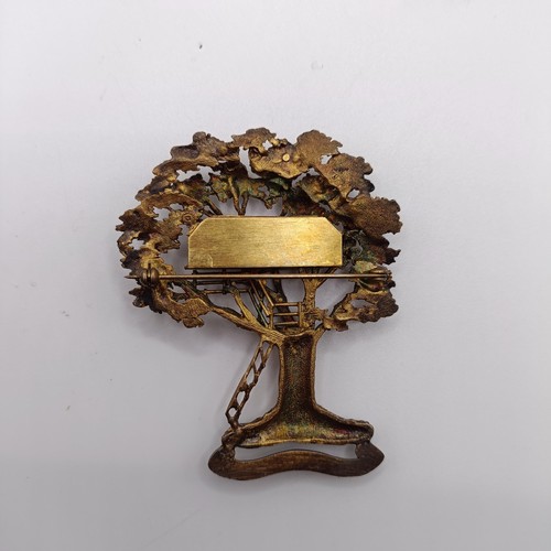 125 - An Elizabeth II Silver Jubilee silver gilt tree house badge, unmarked, 7.5 cm high