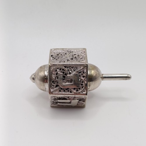 191 - A silver coloured metal Dreidel, 6 cm