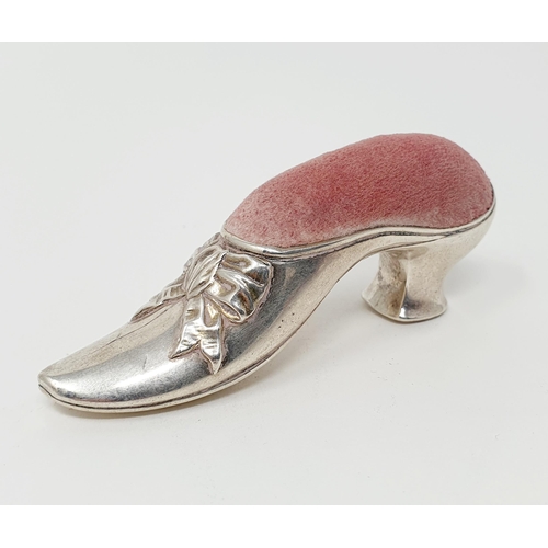 88 - A sterling silver pin cushion, in the form of a shoe, 3 cm high