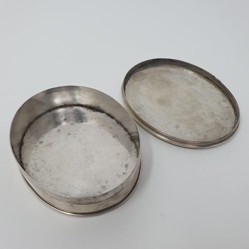 91 - An 18th century silver oval box and cover, apparently unmarked, 3.8 ozt, 9 cm wide