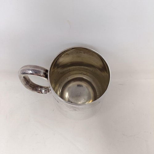 70 - An Edwardian silver pint mug, London 1902, 9.4 ozt, 13 cm high