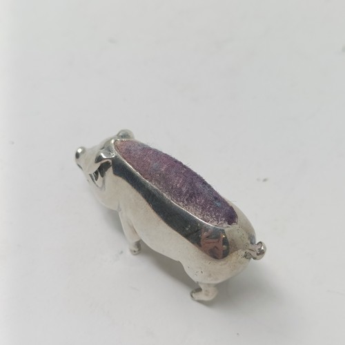 37 - A silver coloured metal pin cushion, in the form of a pig, 4 cm wide