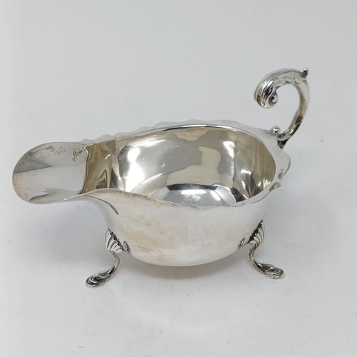 103 - A George V silver sauce boat, and a silver bowl, lacking legs, 8.3 ozt