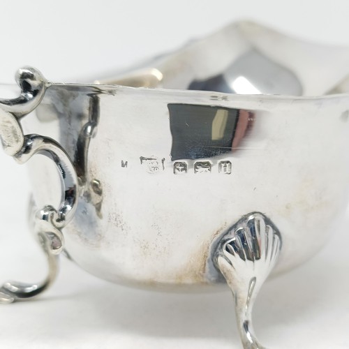 103 - A George V silver sauce boat, and a silver bowl, lacking legs, 8.3 ozt