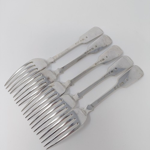 137 - A set of five Victorian silver fiddle pattern desert forks, London 1859