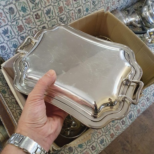 125B - A George V sifter, 4 ozt and assorted silver plate (box)