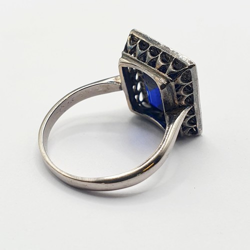 912 - An early 20th century platinum, sapphire and diamond ring, ring size N