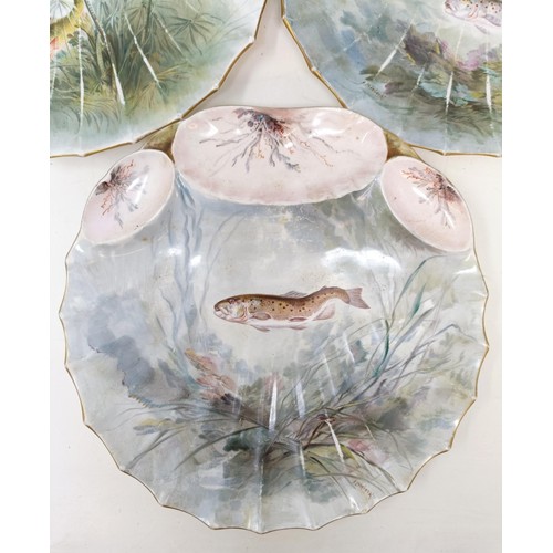 341 - A set of six late 19th/early 20th century oyster plates, decorated fish by Birkbeck, 22 cm diameter ... 