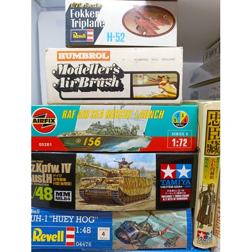 412 - A Tamiya German Tiger 1 kit, and other assorted kits (2 boxes)