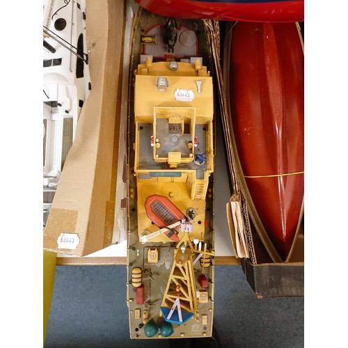 415 - A model boat, 74 cm wide, four other model boats, and model boat parts (qty)