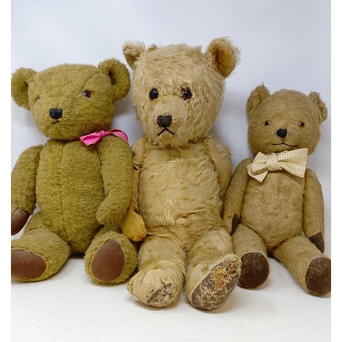 416 - Five well loved plush blonde teddy bears, and another toy (6)