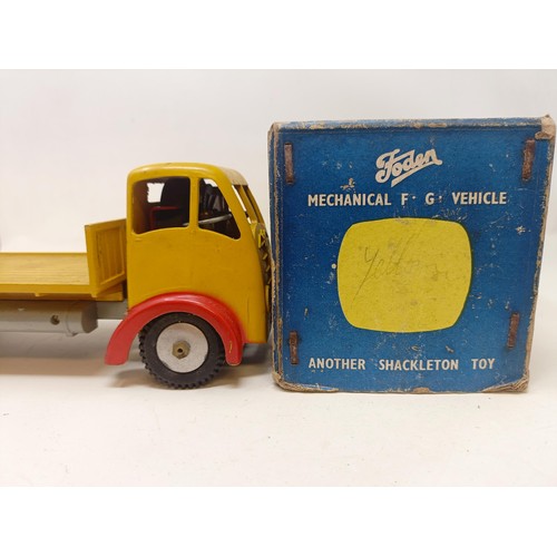 451 - A Shackleton Foden flatbed truck, boxed