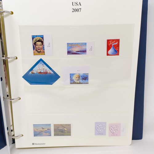 3 - An USA collection of stamps, mostly mint, and including mini-sheets, in six albums (6)