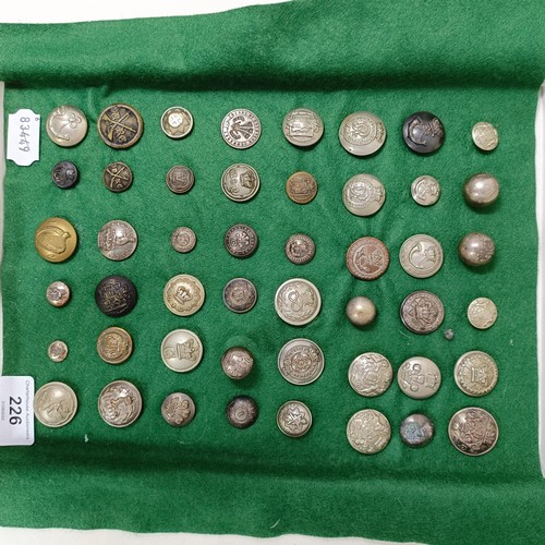 226 - A good collection of Victorian and later buttons, including Irish Volunteers, Derbyshire Volunteers,... 