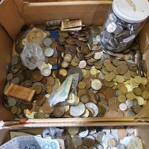 129 - A large quantity of assorted world coins (2 boxes)