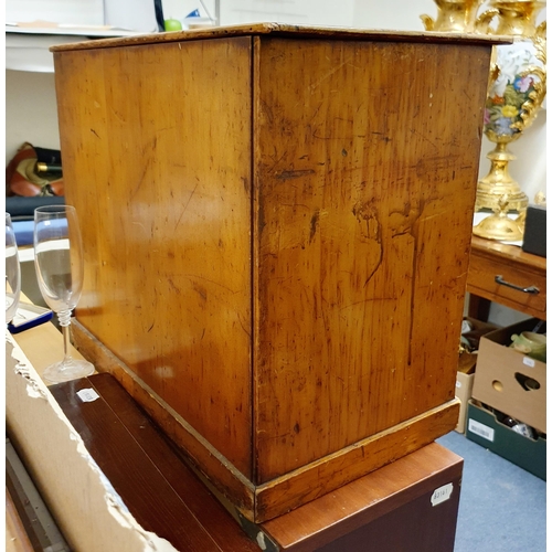 149 - A late 19th/early 20th century collectors cabinet, having six drawers, 48 cm wide