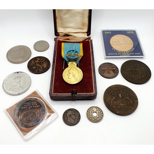 148 - A French Medal of Honour for Physical Education, boxed, assorted coins and other items