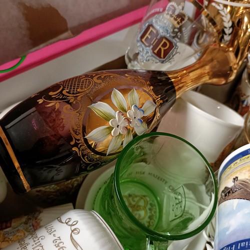 307 - Assorted commemorative mugs, glass and other items (box)