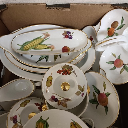 315 - Assorted Royal Worcester Evesham pattern dinnerwares (2 boxes)