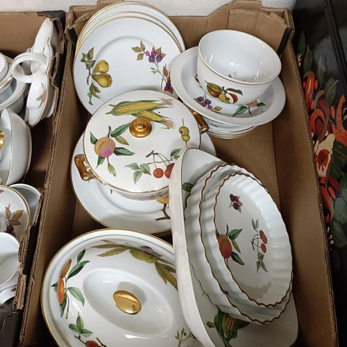 315 - Assorted Royal Worcester Evesham pattern dinnerwares (2 boxes)