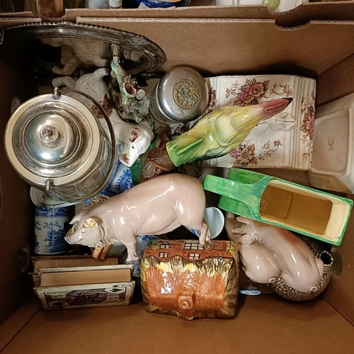 327 - An Art Deco jug, and assorted ceramics (2 boxes)