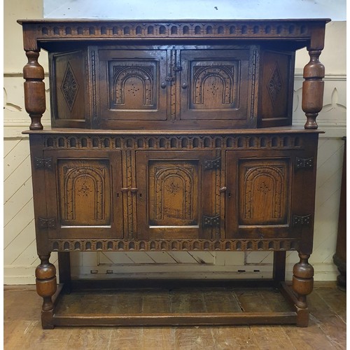 528 - A Titchmarsh & Goodwin style oak buffet, 138 cm wide