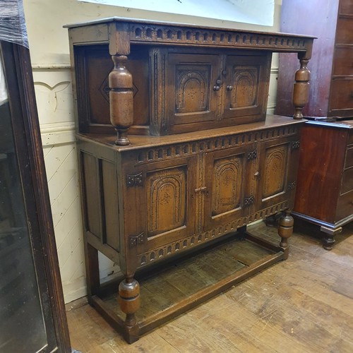 528 - A Titchmarsh & Goodwin style oak buffet, 138 cm wide