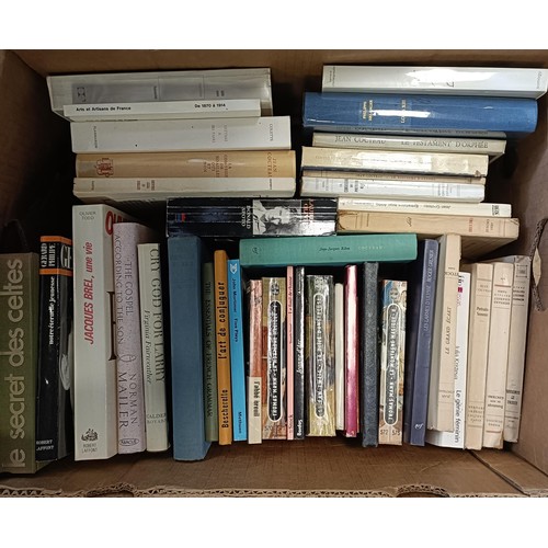 336A - A large group of assorted books (18 boxes)