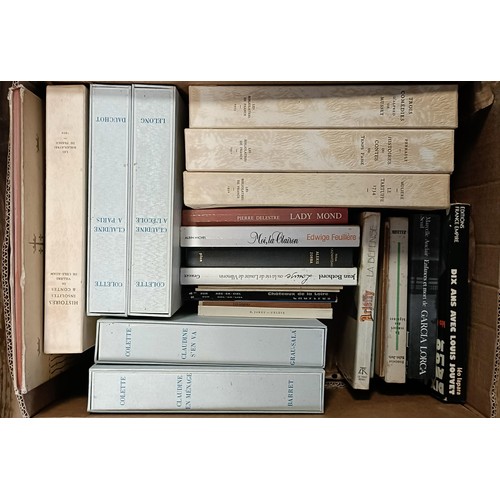 336A - A large group of assorted books (18 boxes)