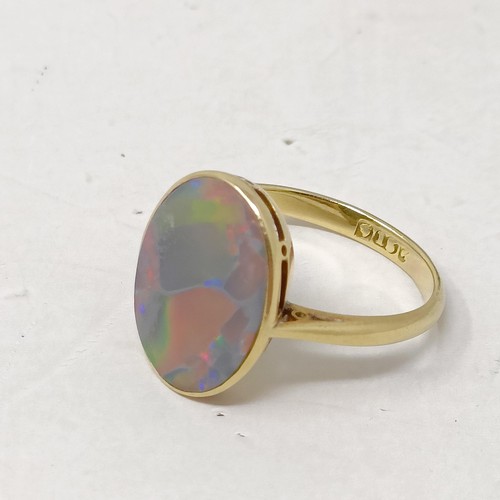 354 - A 15ct gold and opal ring, and a Stratton ladies compact (2)