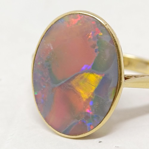 354 - A 15ct gold and opal ring, and a Stratton ladies compact (2)