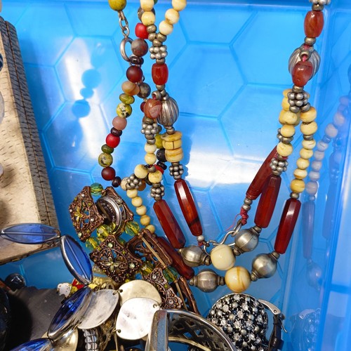 361 - Assorted costume jewellery