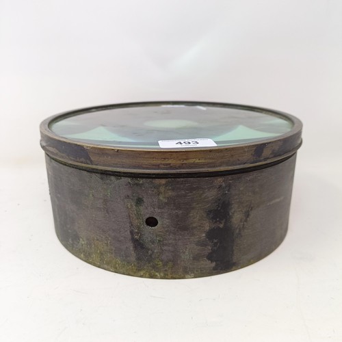 493 - A late 19th/early 20th century table top magnifying glass, in a brass frame, 23 cm diameter x 9.5 cm... 