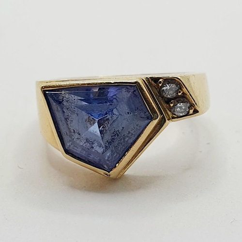 794 - An 18ct gold, blue tanzanite and diamond ring, ring size H