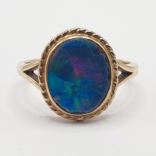 895 - A yellow coloured metal and opal doublet ring, ring size S 1/2