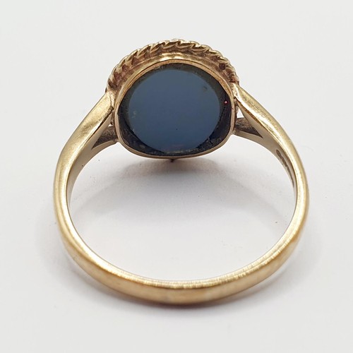 895 - A yellow coloured metal and opal doublet ring, ring size S 1/2