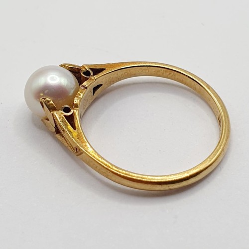 753 - An 18ct gold and cultured pearl ring, ring size J