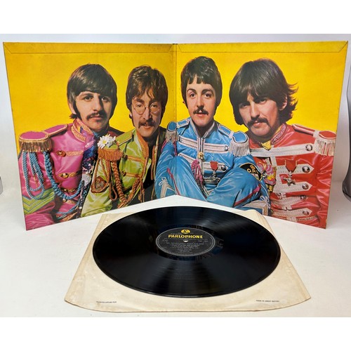 439 - The Beatles The White Album, No 0363850, and For Sale, Revolver, Sgt Peppers Lonely Hearts Club Band... 