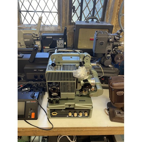 501 - An Ampro projector, assorted projectors and related items (qty)
Provenance:  From a vast single owne... 