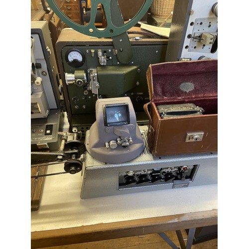 512 - A Pageant projector, other projectors and related items (qty)   Provenance:  From a vast single owne... 