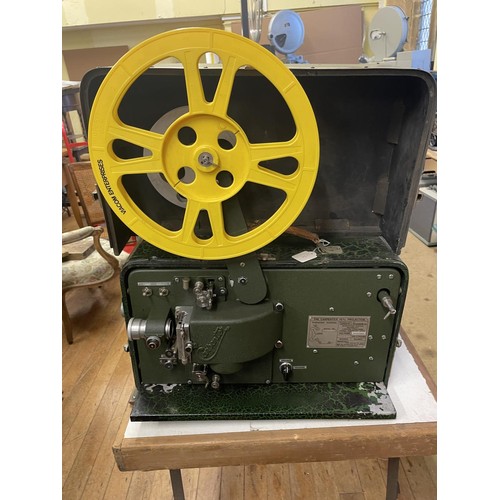 512 - A Pageant projector, other projectors and related items (qty)   Provenance:  From a vast single owne... 