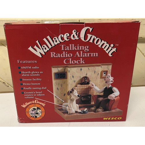 397 - A Wallace & Gromit talking radio alarm clock, boxed
Provenance:  Sold on behalf of Tenovus Cancer Ca... 