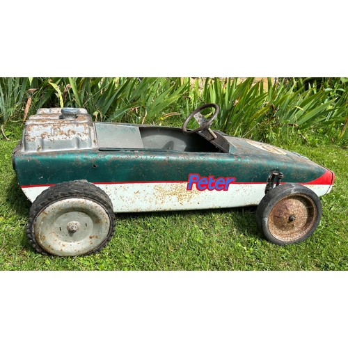 1067 - A child's racing pedal car, Peter, another tub, and a few parts