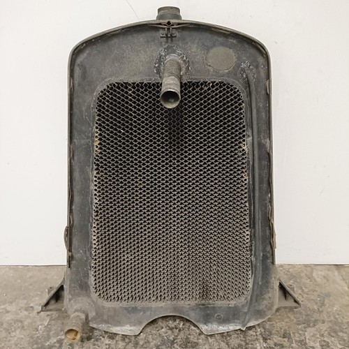 1093 - A Calthorpe radiator, probably circa 1920, 40 cm wide (excluding brackets)