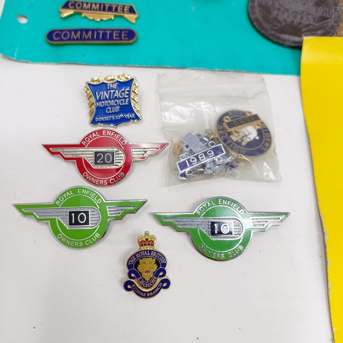 1115 - A collection of enamel and other badges, including IOM TT 1965, Mallory Park Race of the Year 1971, ... 